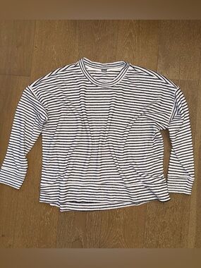 aerie White and Navy Striped Long Sleeve Top